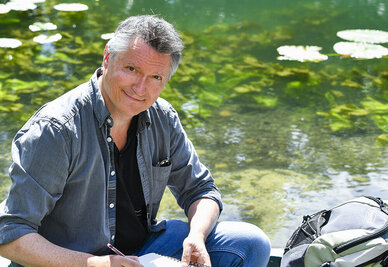 Portrait d?Emmanuel Touron dessinateur aquarelliste niortais